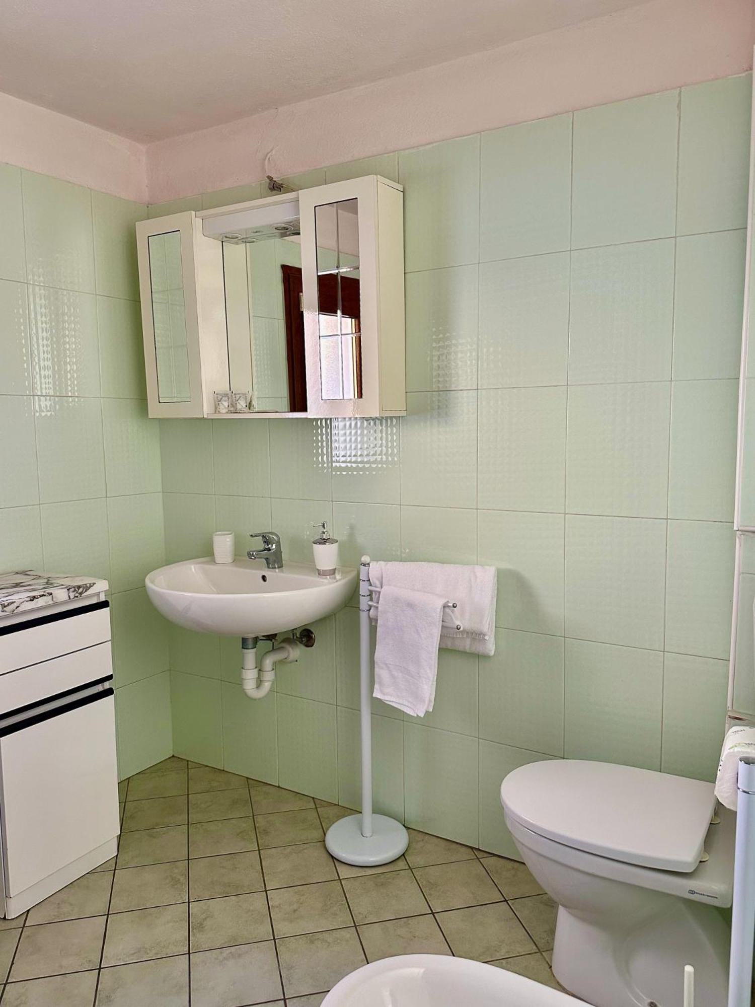 Renzo E Lucia Lake View Apartment Oliveto Lario Стая снимка